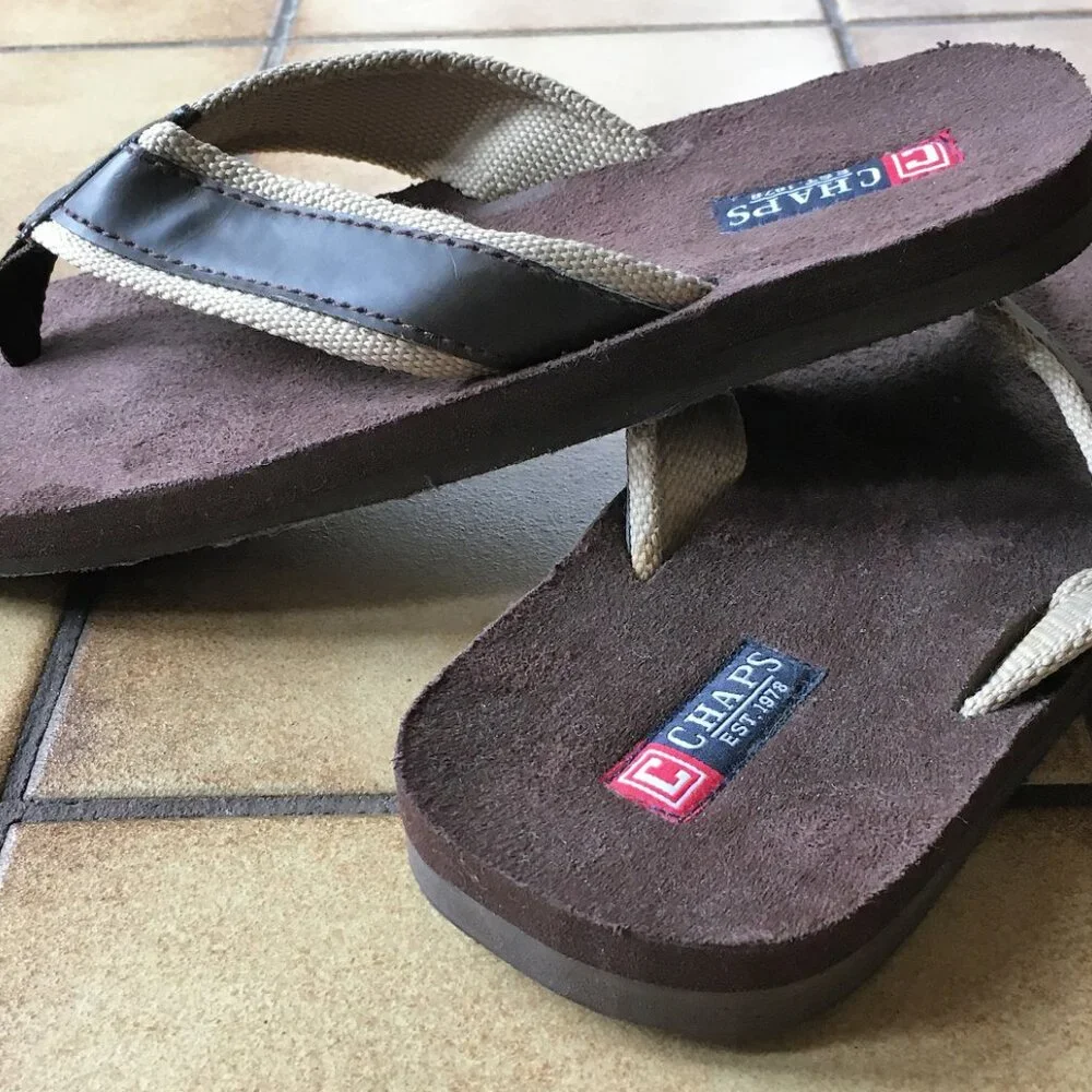 CHAPS Men’s Flip Flop Sandals Brown & Tan Memory Foam Size L (10-11) NWOT
